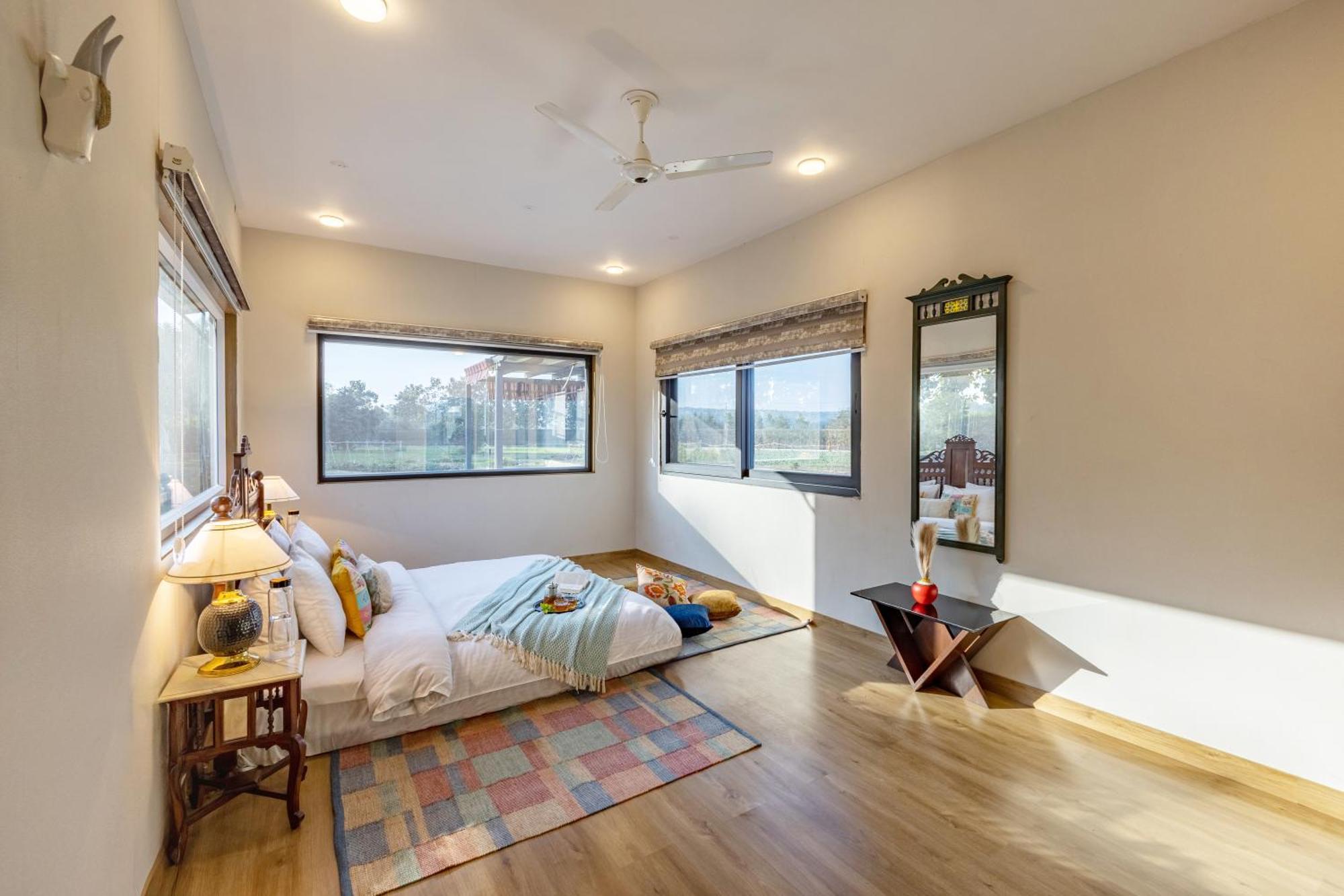 Villa Elivaas Hidden Oasis 4Bhk With Pool, Mud House & Container House Dhauj Esterno foto