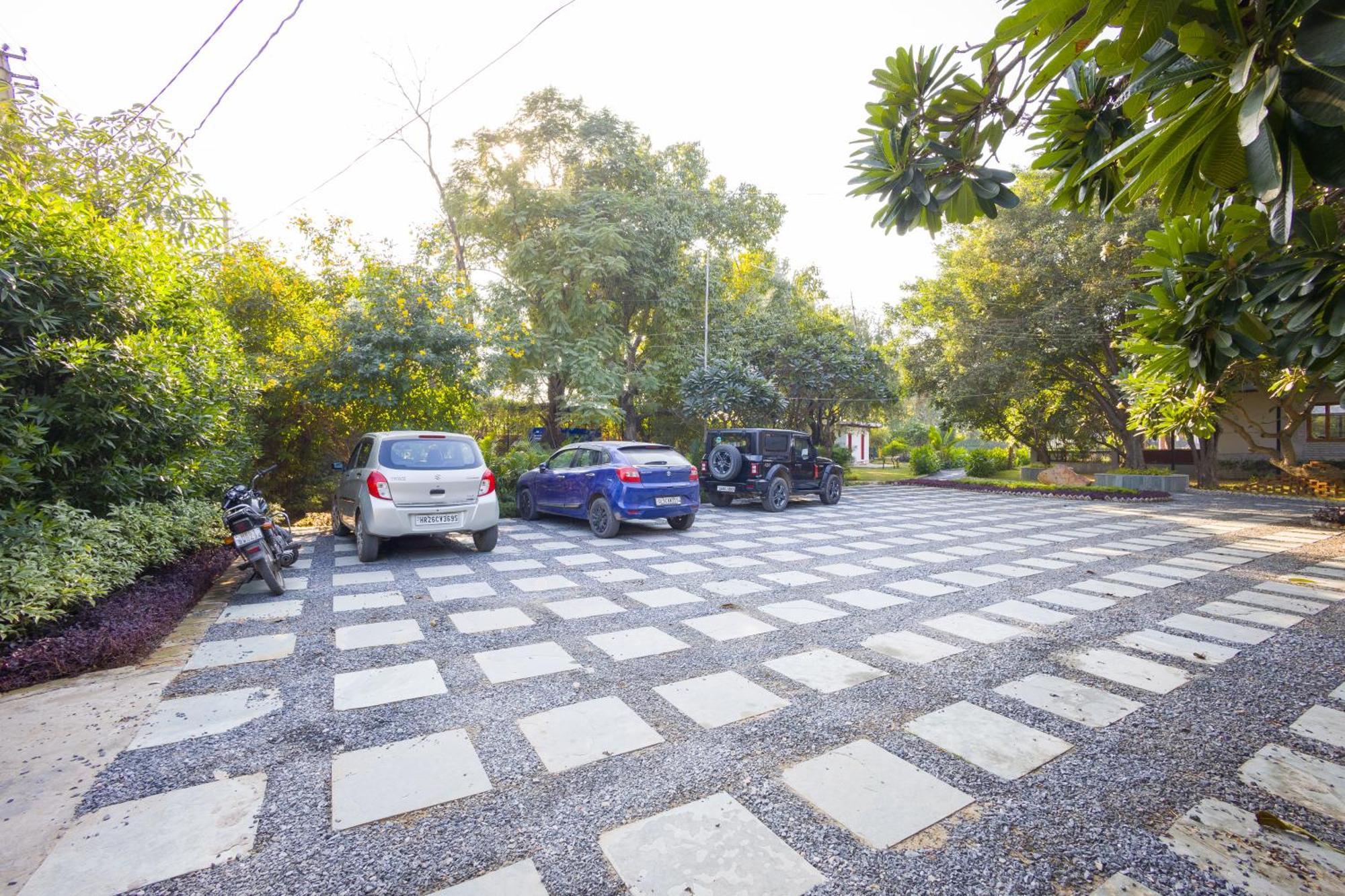 Villa Elivaas Hidden Oasis 4Bhk With Pool, Mud House & Container House Dhauj Esterno foto