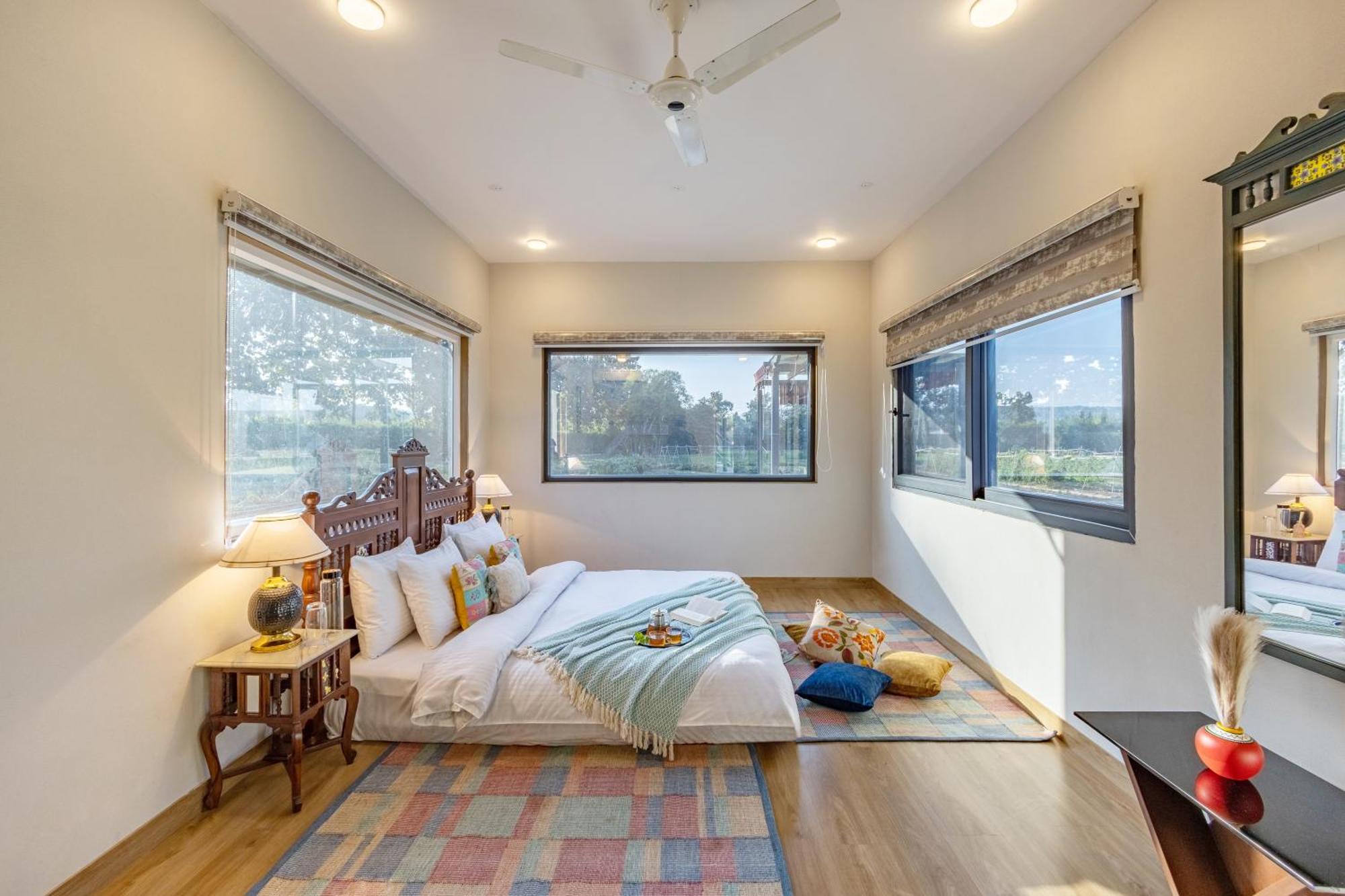 Villa Elivaas Hidden Oasis 4Bhk With Pool, Mud House & Container House Dhauj Esterno foto