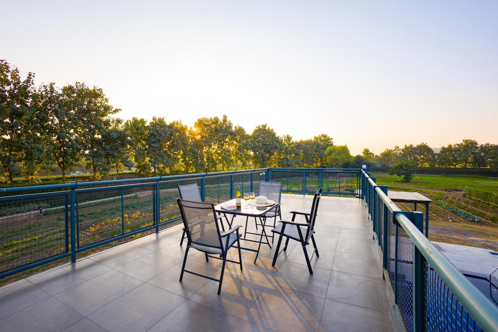 Villa Elivaas Hidden Oasis 4Bhk With Pool, Mud House & Container House Dhauj Esterno foto