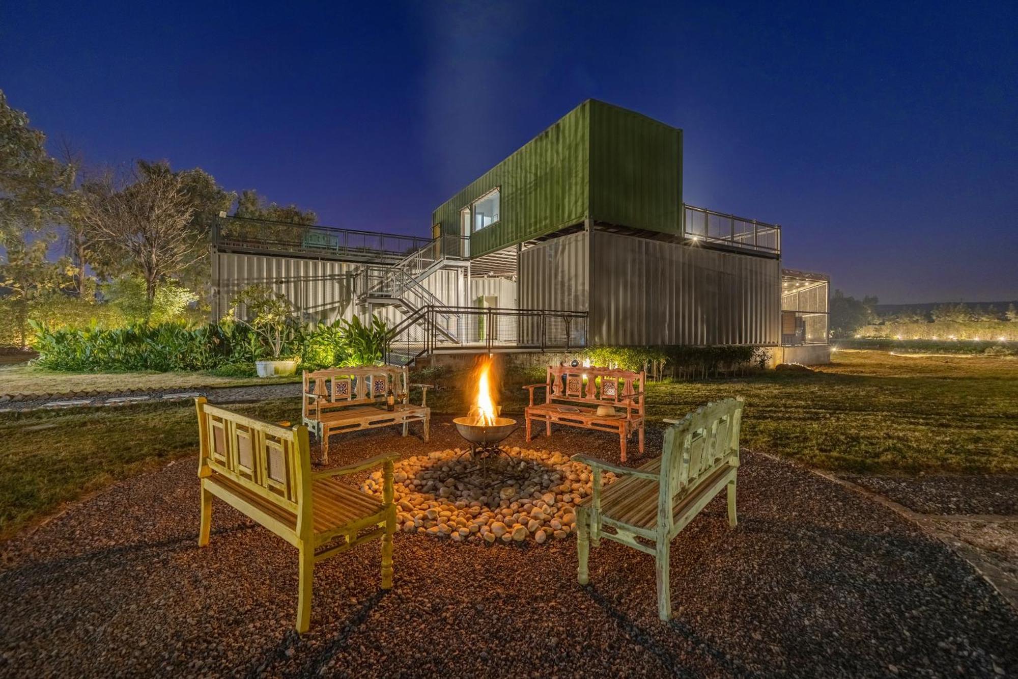 Villa Elivaas Hidden Oasis 4Bhk With Pool, Mud House & Container House Dhauj Esterno foto