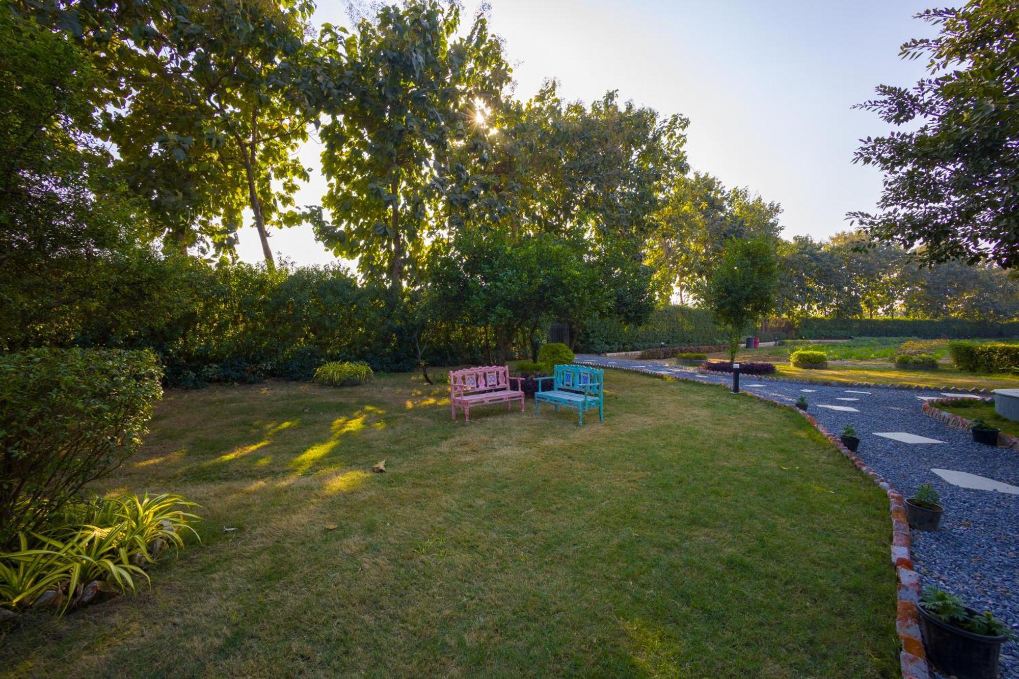Villa Elivaas Hidden Oasis 4Bhk With Pool, Mud House & Container House Dhauj Esterno foto