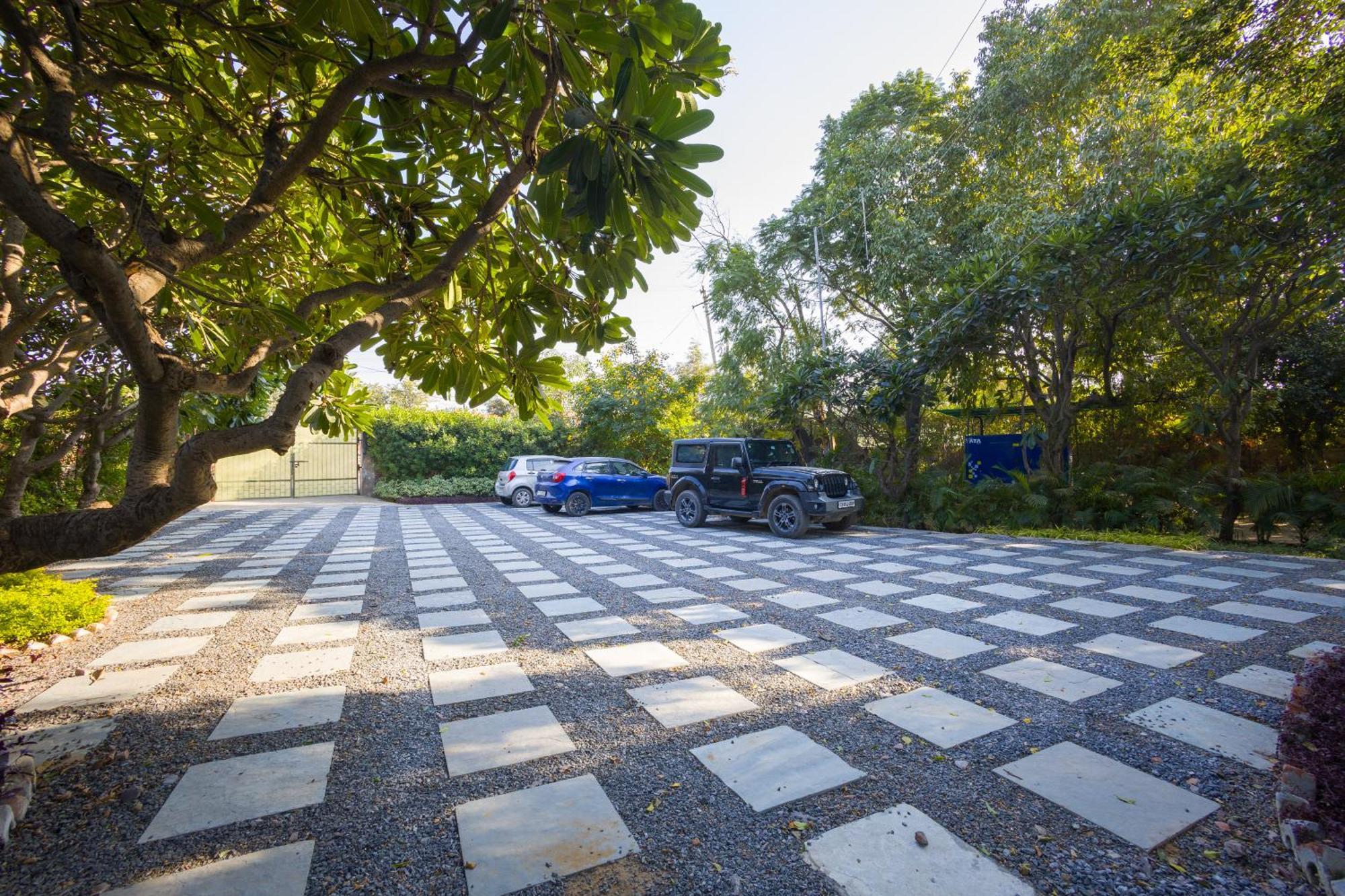 Villa Elivaas Hidden Oasis 4Bhk With Pool, Mud House & Container House Dhauj Esterno foto