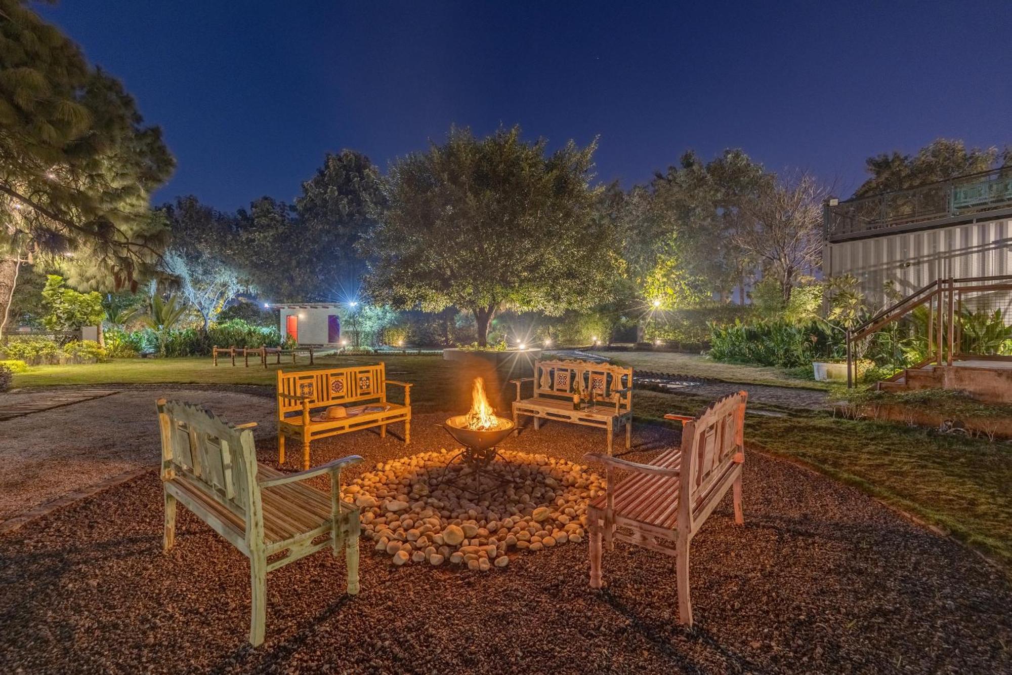 Villa Elivaas Hidden Oasis 4Bhk With Pool, Mud House & Container House Dhauj Esterno foto